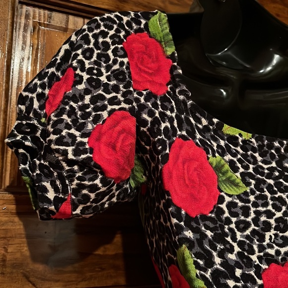 NWOT Leopard & Roses Short Sleeve Dress - Picture 4 of 6